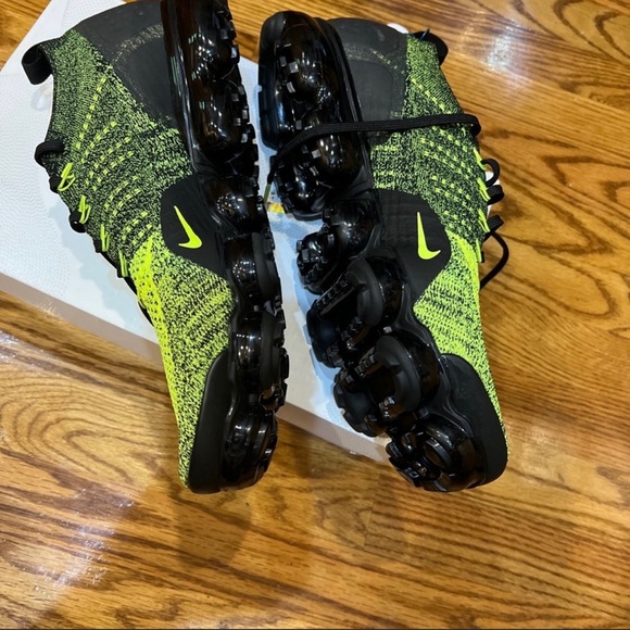 COPY - Nike air vapormax flyknit 2 -Volt & black. size 11 main image 10